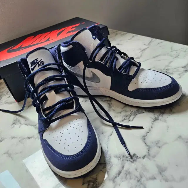 Jordan 1 Retro High Midnight Navy Sneakers, 230
