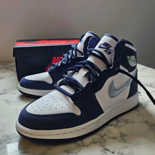 Jordan 1 Retro High Midnight Navy Sneakers, 230