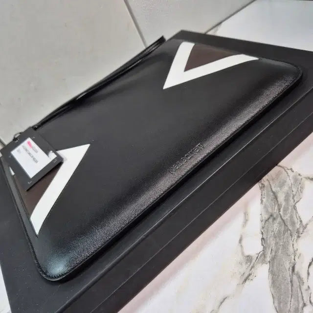 NILBARRET Leather Clutch Bag