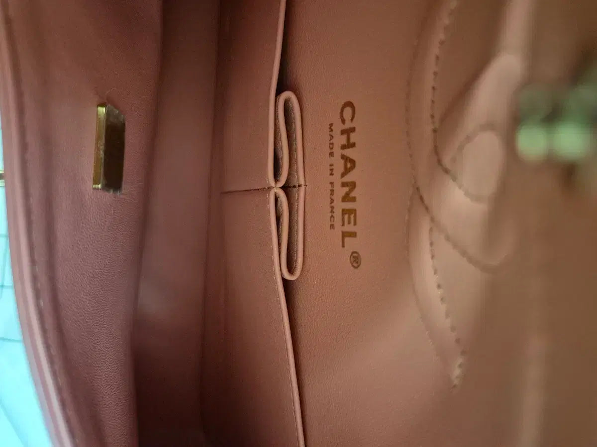 CHANEL Classic Medium Flap Bag
