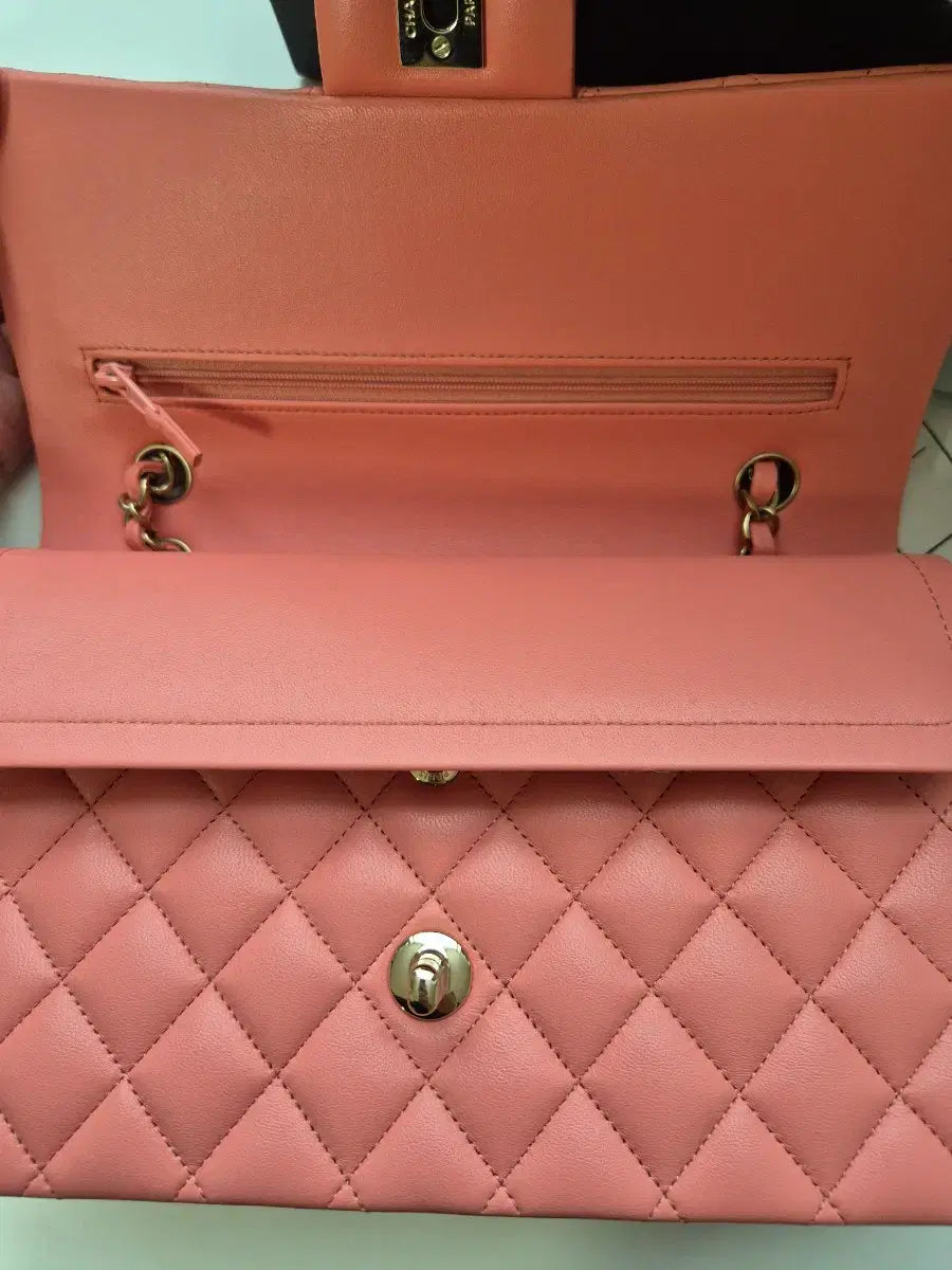 CHANEL Classic Medium Flap Bag