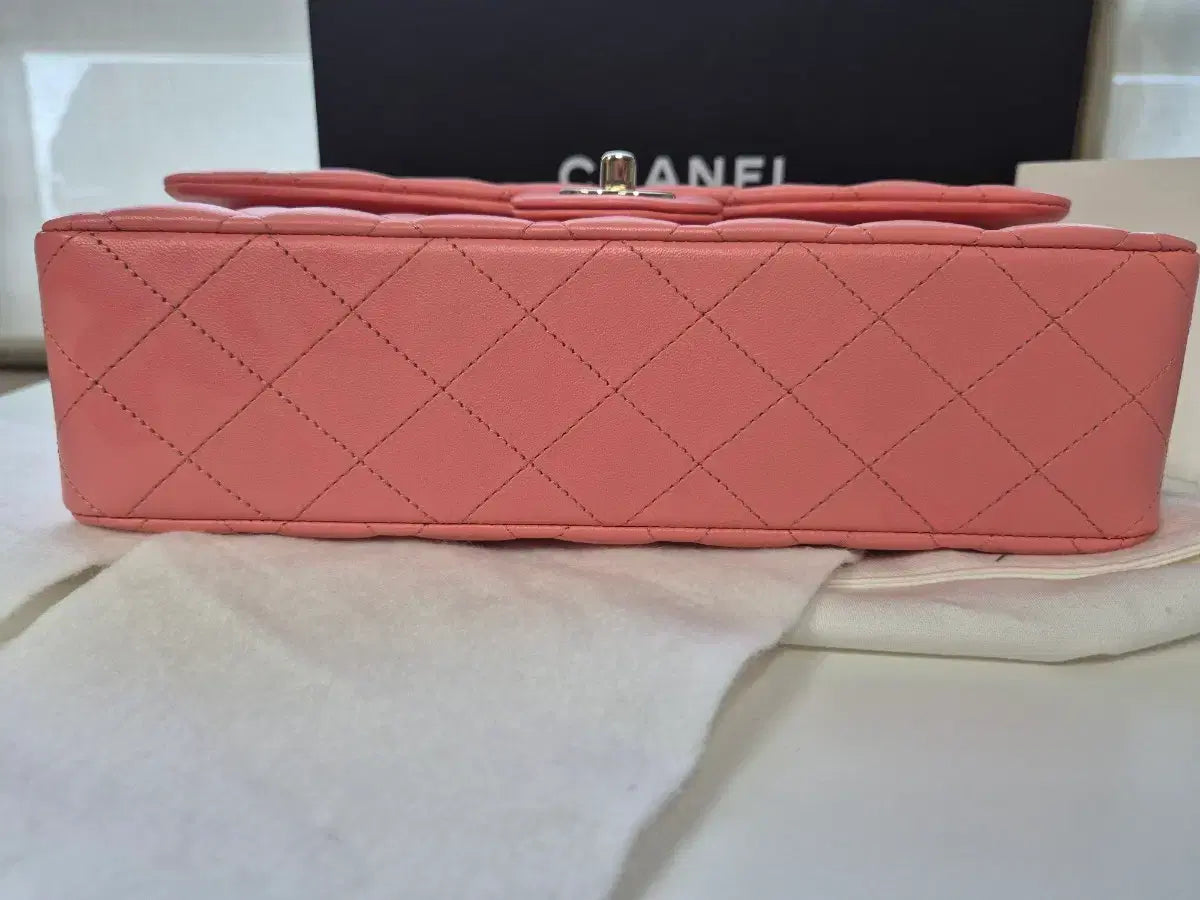 CHANEL Classic Medium Flap Bag