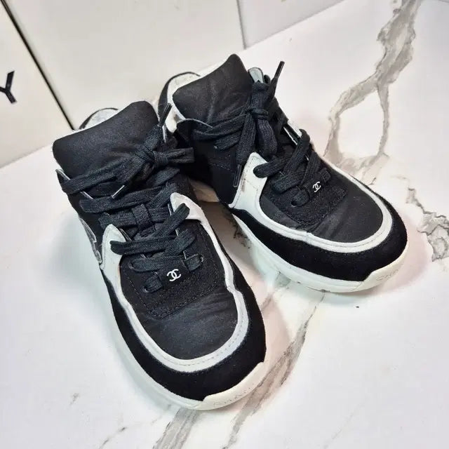Chanel CC Logo Women’s Sneakers, Size 35