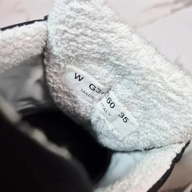 Chanel CC Logo Women’s Sneakers, Size 35