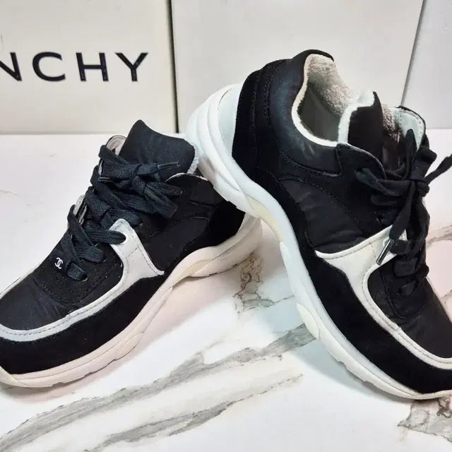Chanel CC Logo Women’s Sneakers, Size 35