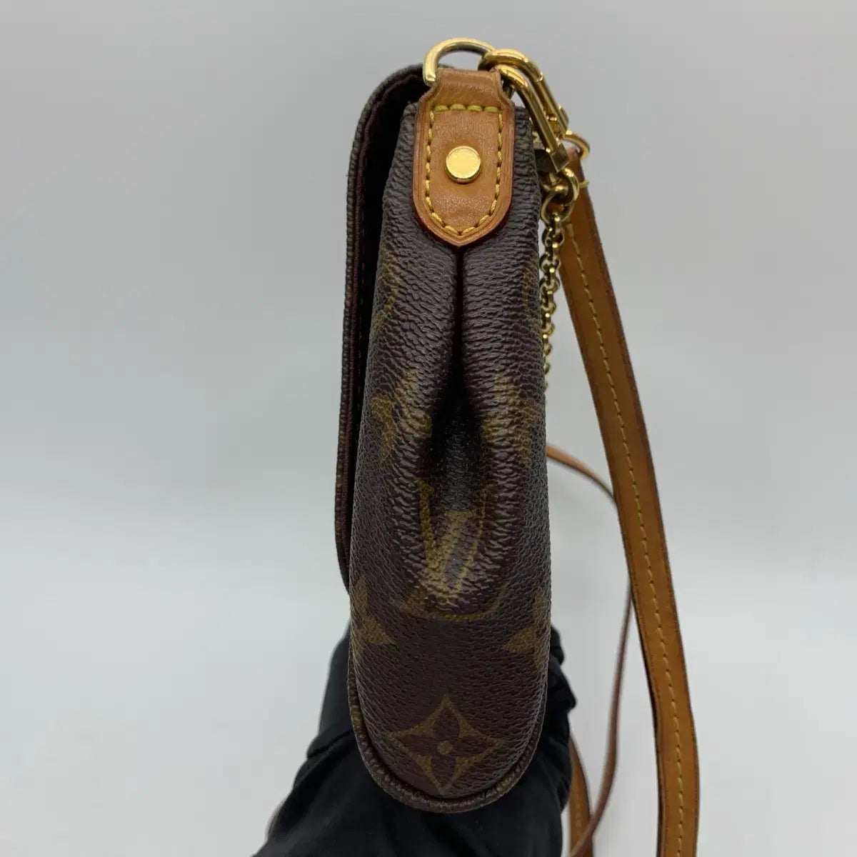 Louis Vuitton Monogram Favorite MM Shoulder Bag M40718