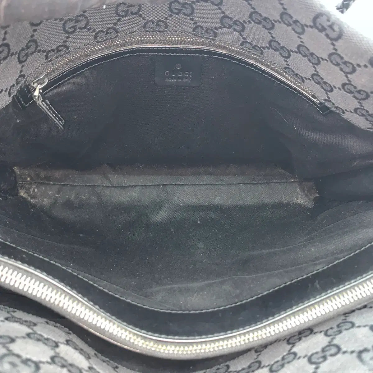 GUCCI Vintage Jacquard Shoulder Bag in Black