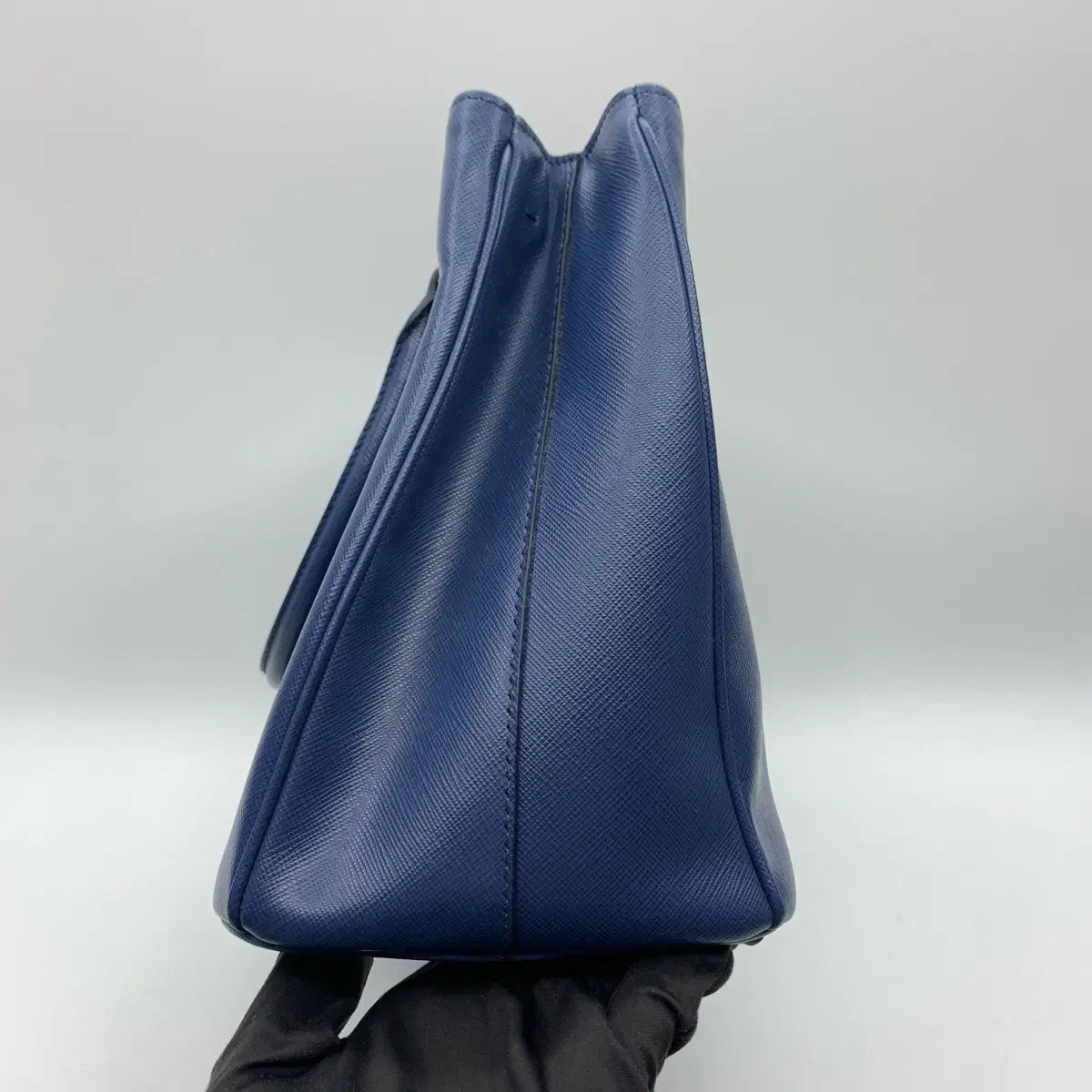PRADA Saffiano Lux Tote Bag in Blue with Gold-Tone Hardware